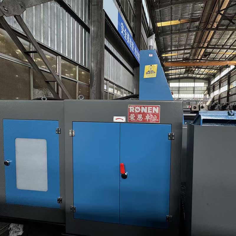 Stroj na výrobu sestavy šroubů