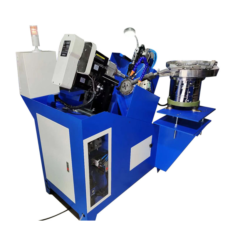 Stroj na řezání závitů na čtvercové matice